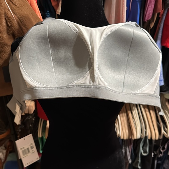 Nike Alpha Gray Sports Bra - Picture 8 of 8